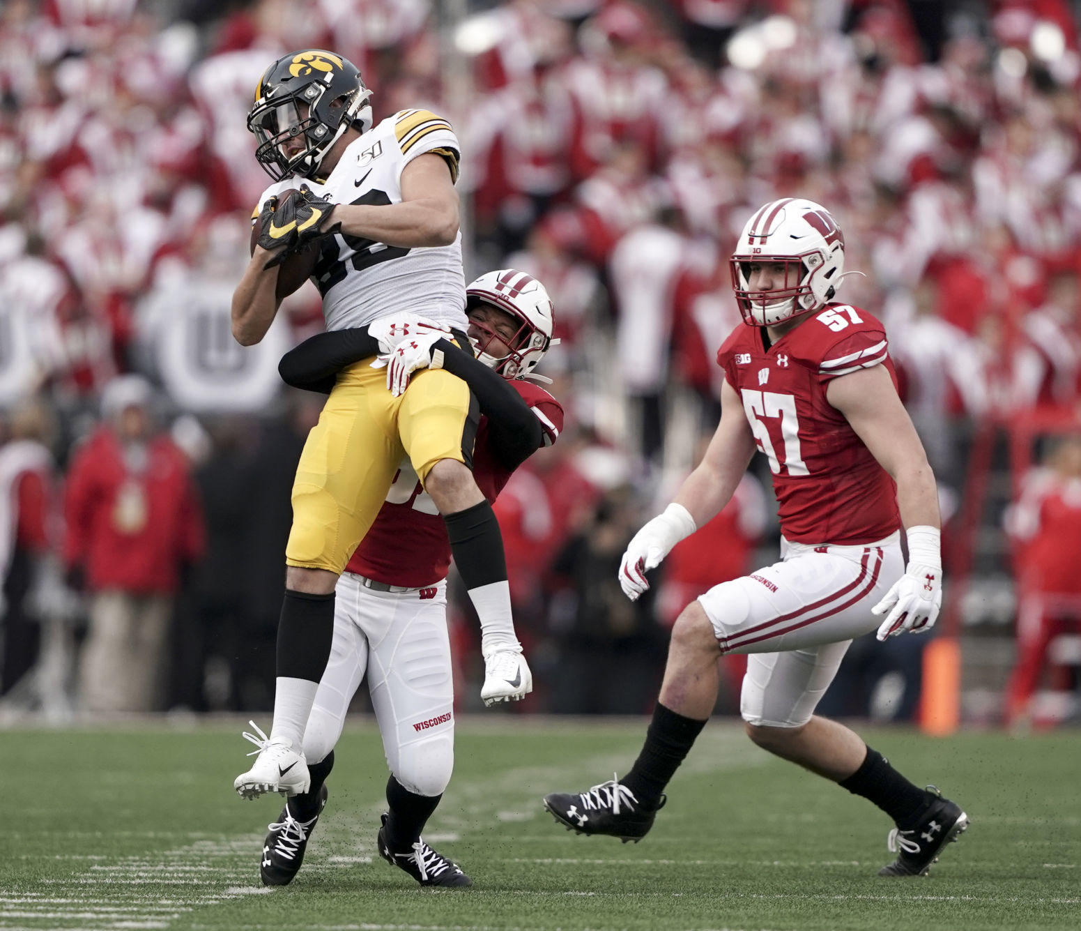Badgers 24, Hawkeyes 22